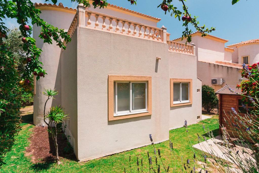 Bright Villa With Salt Water Pool El Campello Esterno foto